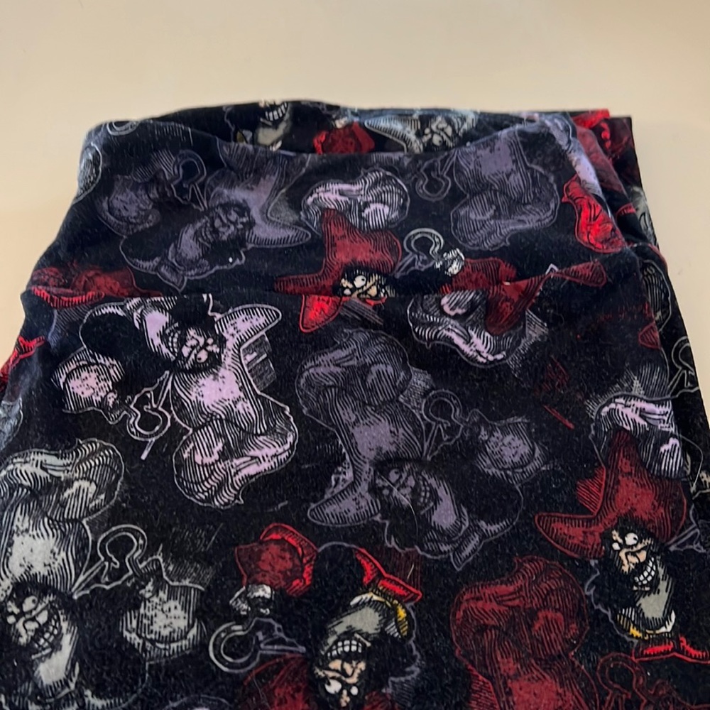 Lularoe Disney TC Captain Hook Peter Pan leggings TC